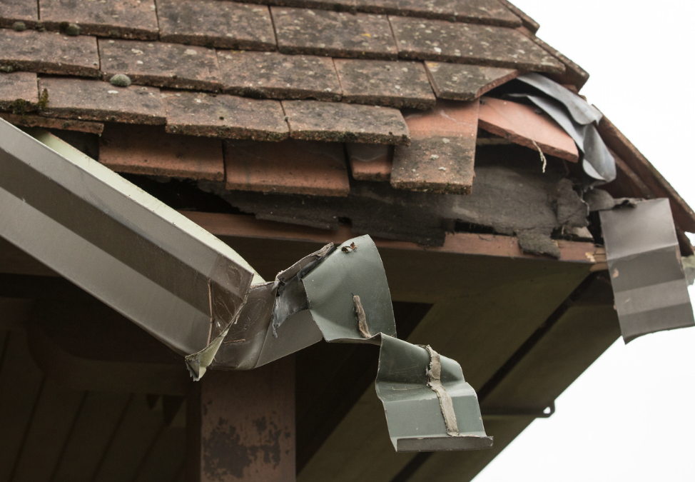 6 Reasons to Hire the Roofing Professionals